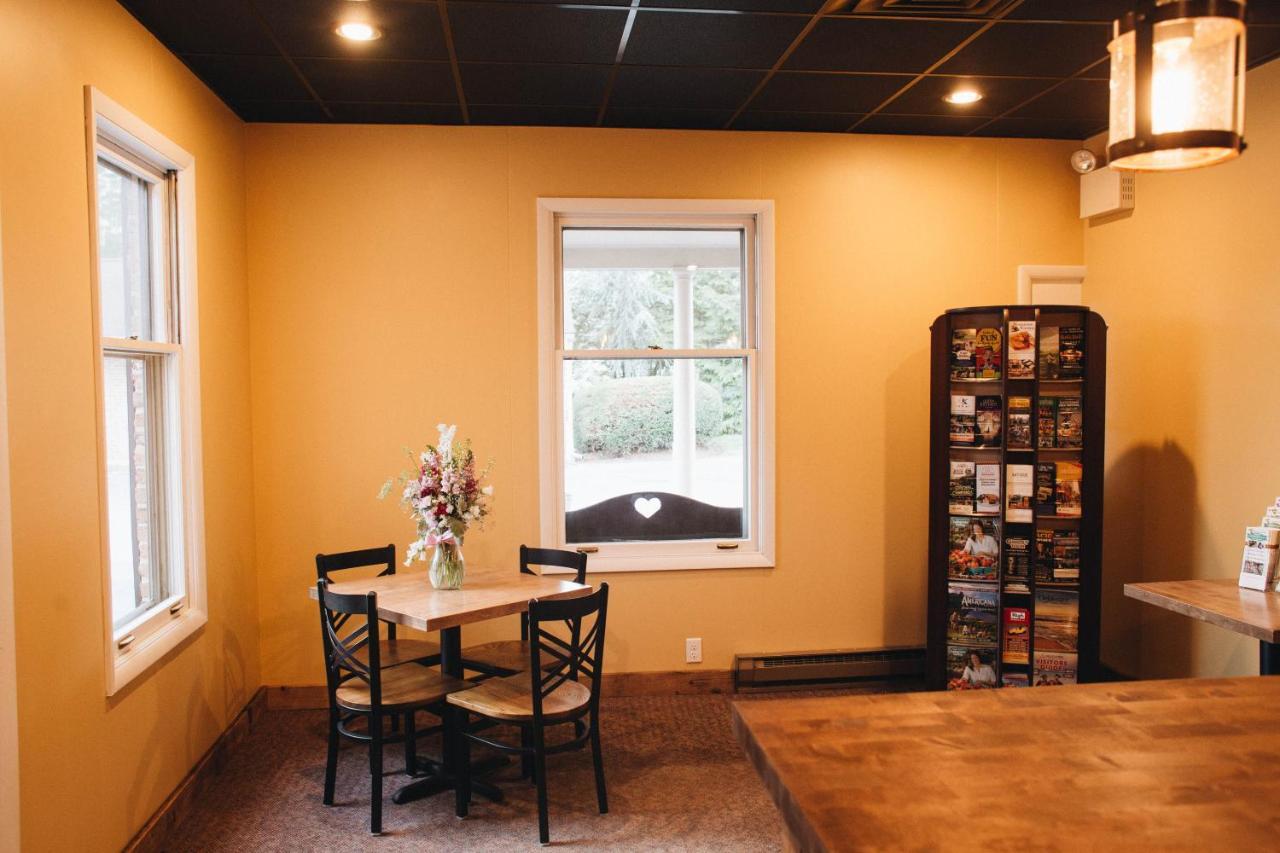 Country Squire Inn And Suites New Holland エクステリア 写真
