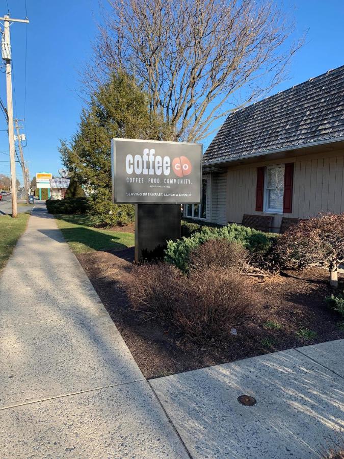 Country Squire Inn And Suites New Holland エクステリア 写真