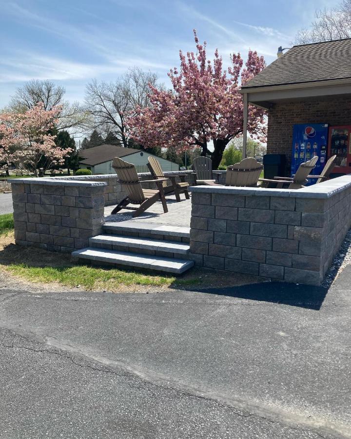 Country Squire Inn And Suites New Holland エクステリア 写真