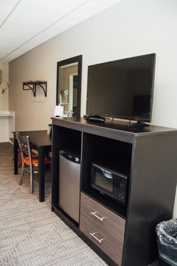 Country Squire Inn And Suites New Holland エクステリア 写真