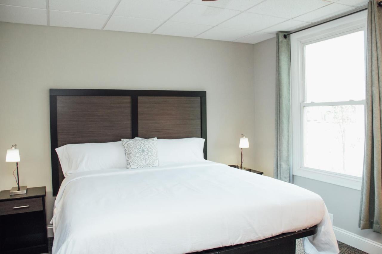 Country Squire Inn And Suites New Holland エクステリア 写真