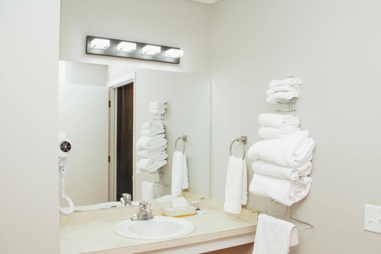 Country Squire Inn And Suites New Holland エクステリア 写真