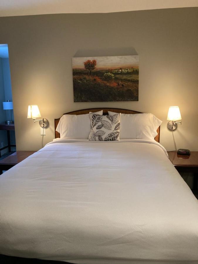 Country Squire Inn And Suites New Holland エクステリア 写真