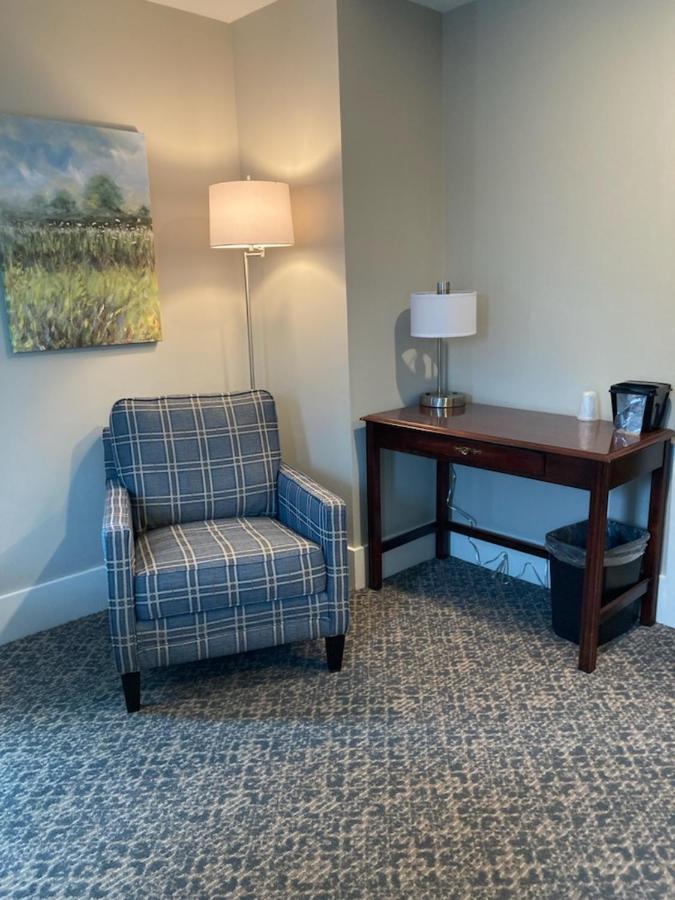 Country Squire Inn And Suites New Holland エクステリア 写真