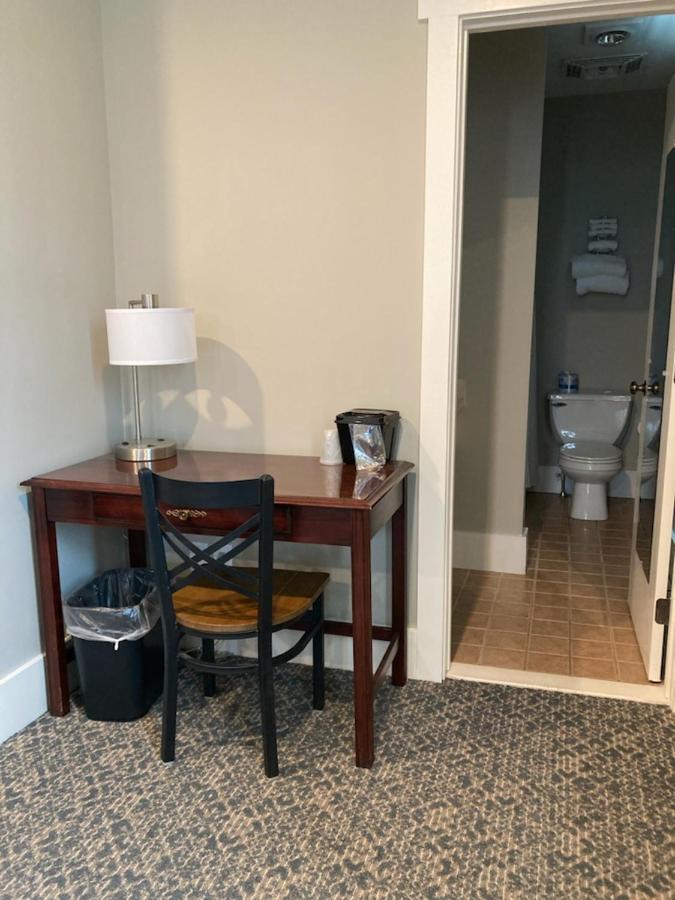 Country Squire Inn And Suites New Holland エクステリア 写真