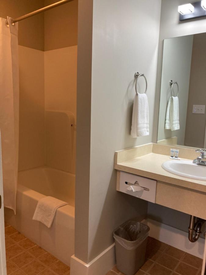 Country Squire Inn And Suites New Holland エクステリア 写真