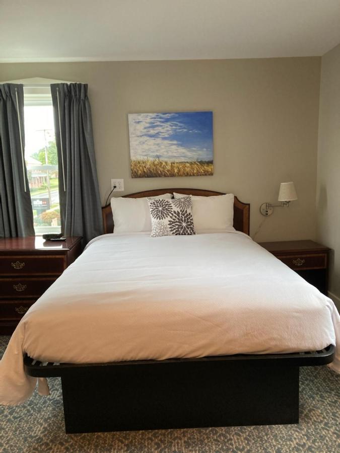 Country Squire Inn And Suites New Holland エクステリア 写真