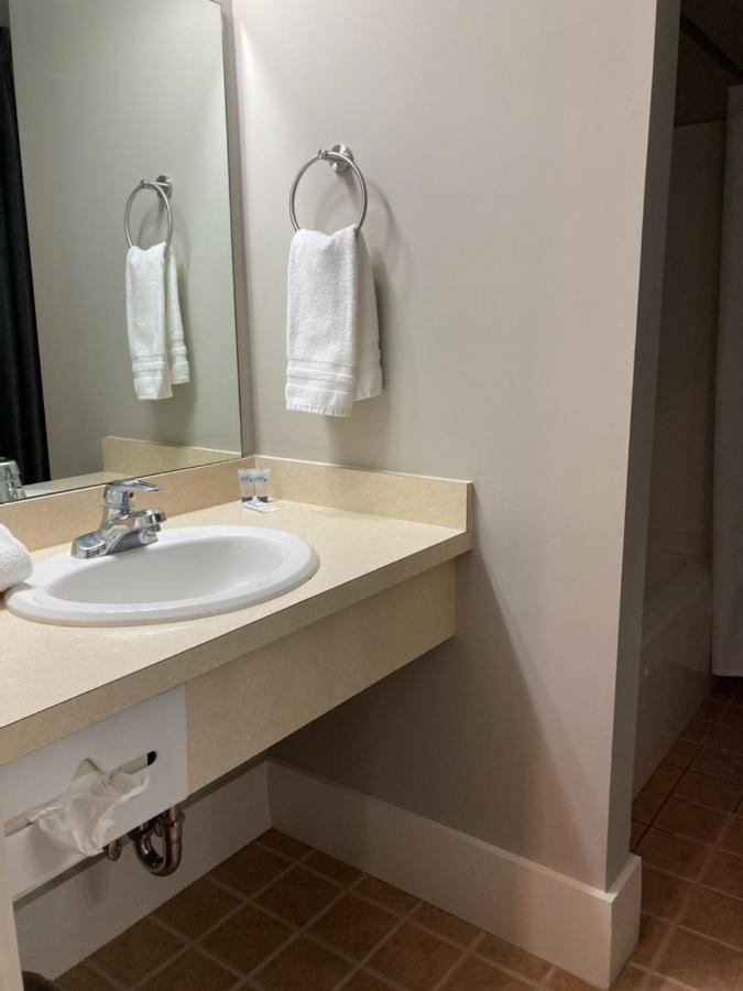 Country Squire Inn And Suites New Holland エクステリア 写真