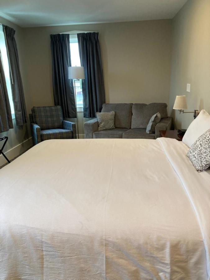 Country Squire Inn And Suites New Holland エクステリア 写真