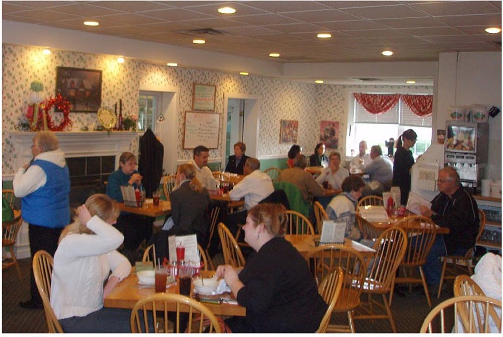 Country Squire Inn And Suites New Holland エクステリア 写真