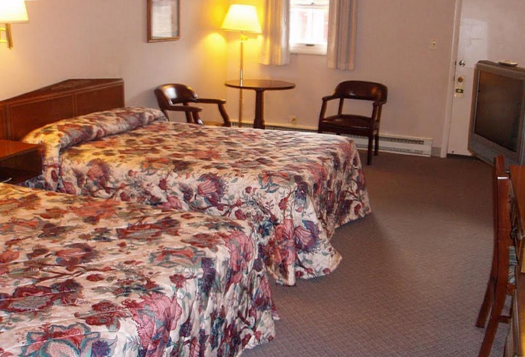 Country Squire Inn And Suites New Holland エクステリア 写真