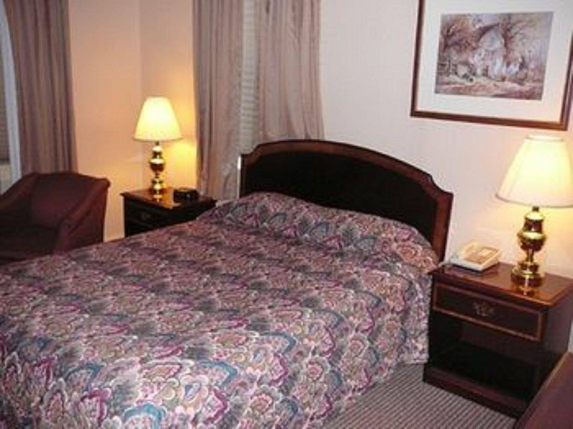 Country Squire Inn And Suites New Holland エクステリア 写真