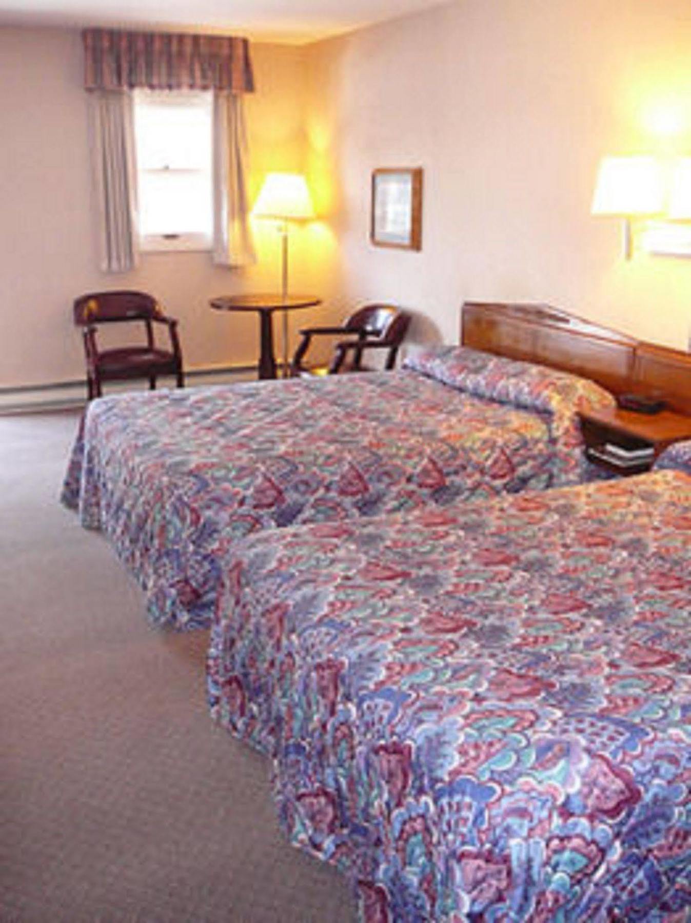 Country Squire Inn And Suites New Holland エクステリア 写真