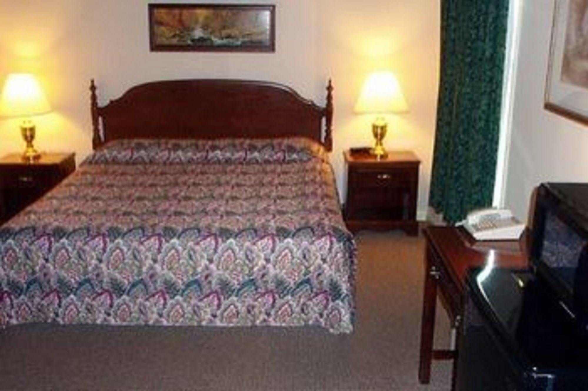Country Squire Inn And Suites New Holland エクステリア 写真