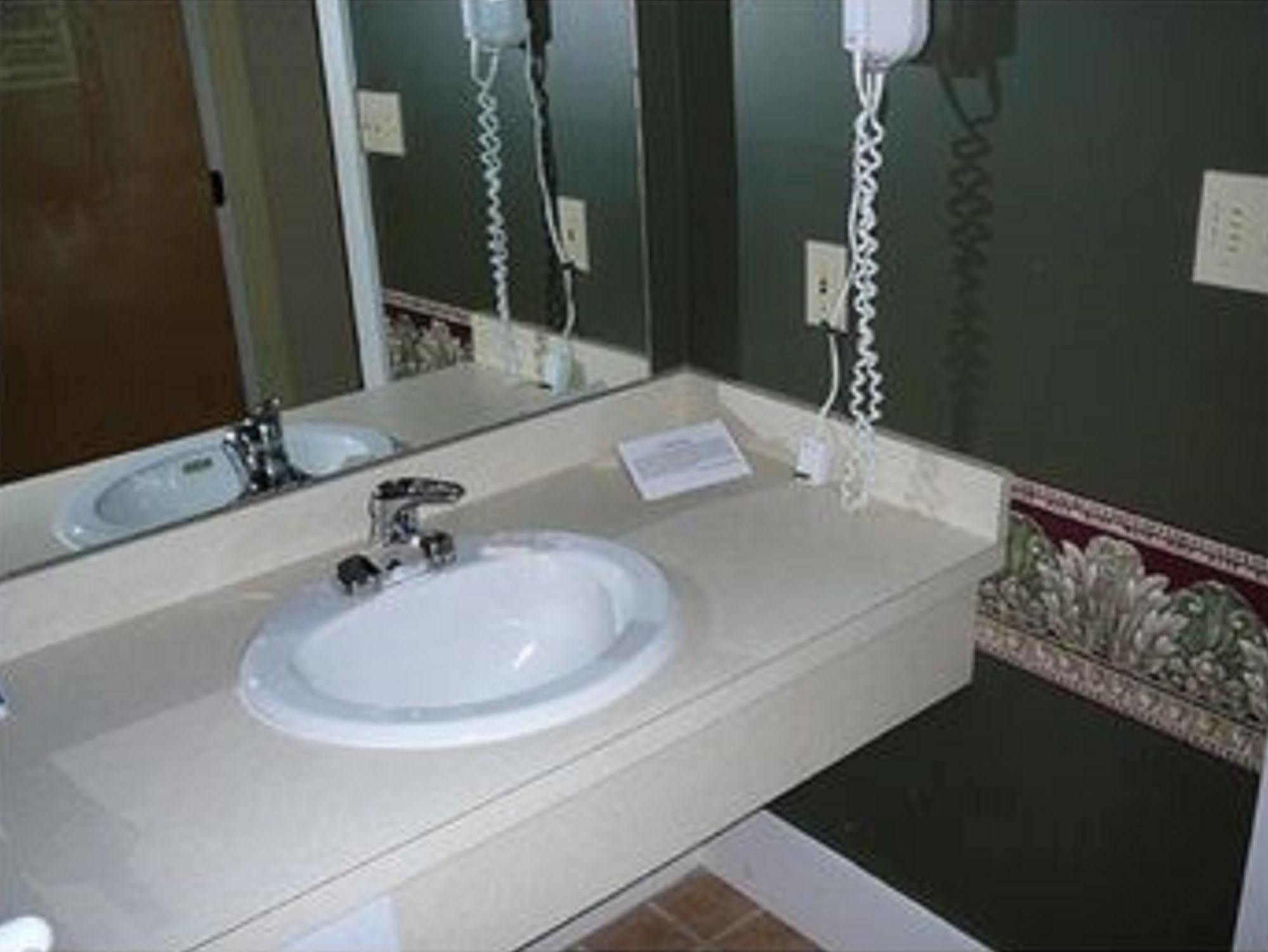 Country Squire Inn And Suites New Holland エクステリア 写真