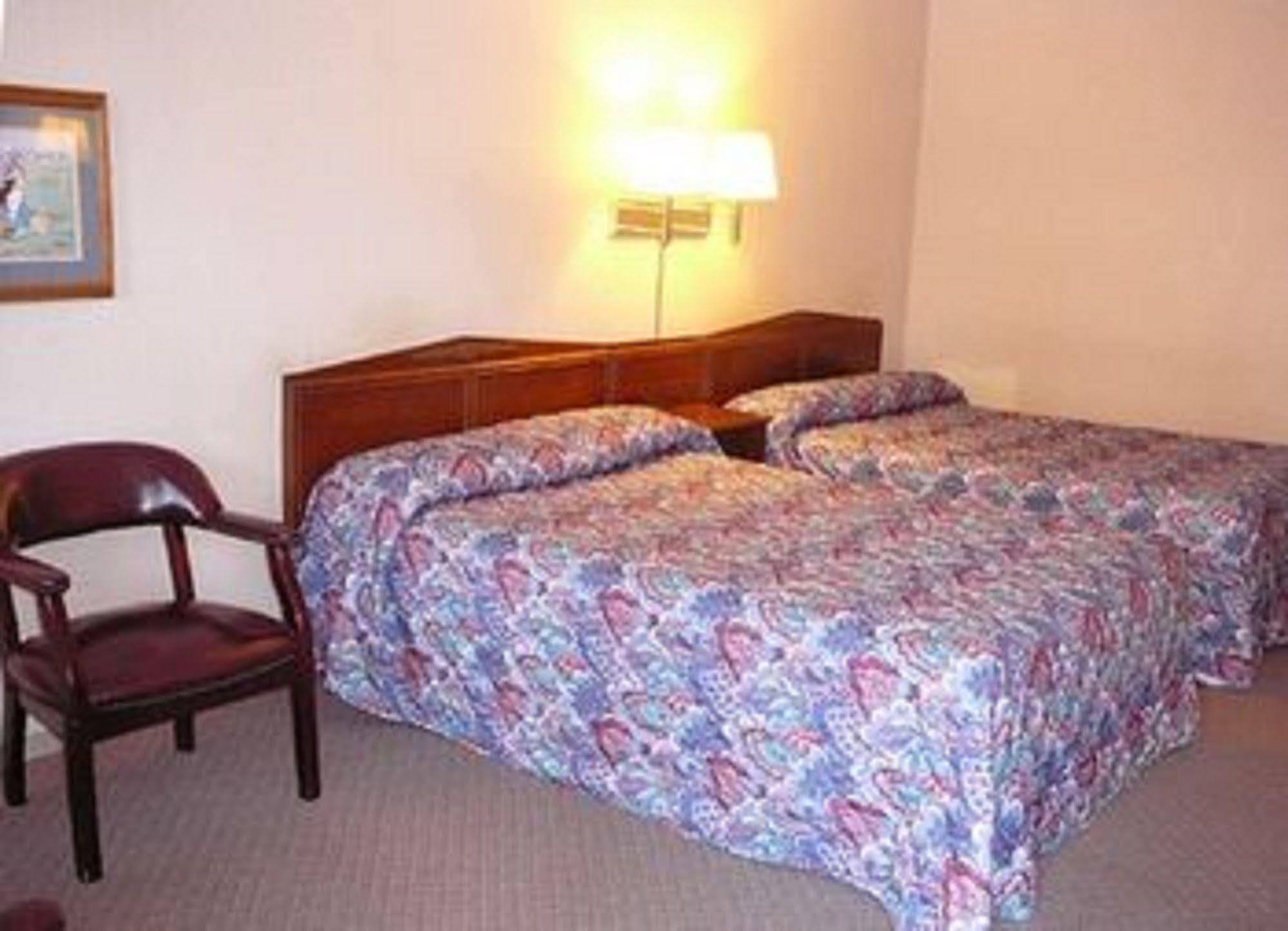 Country Squire Inn And Suites New Holland エクステリア 写真